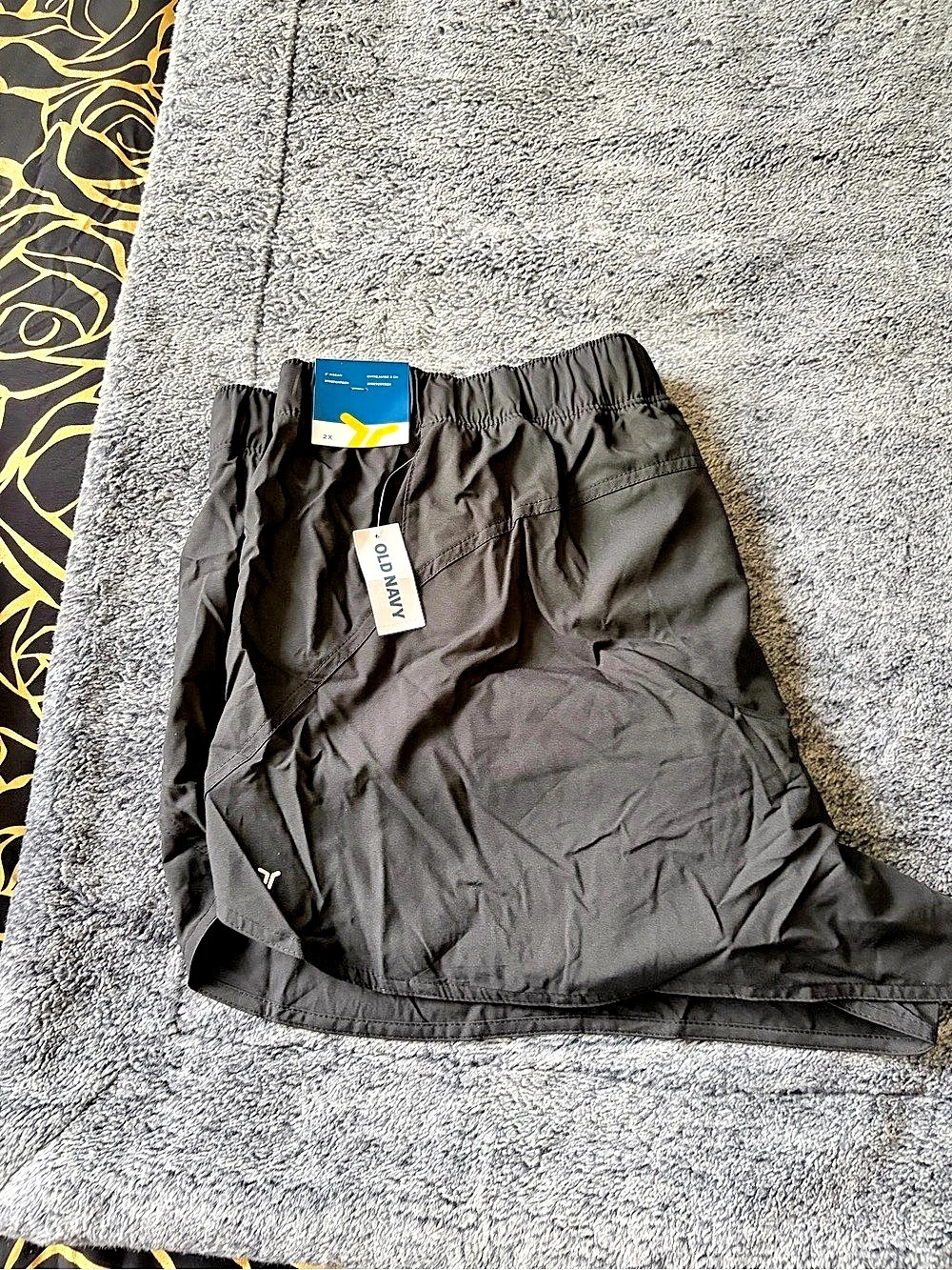 Old Navy StretchTech Mid-Rise Run Shorts in Black 2X